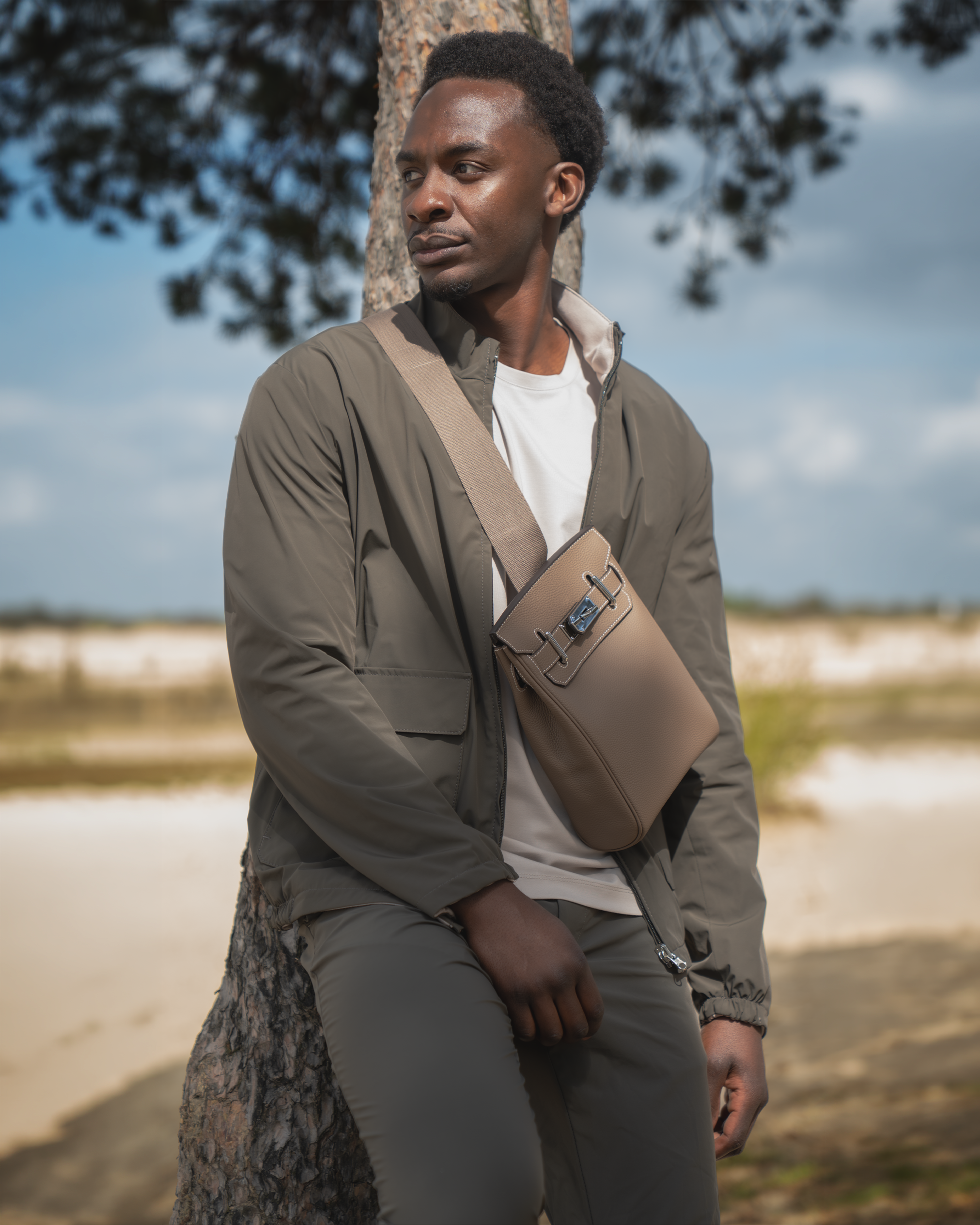 LEATHER TAUPE MESSENGER BAG