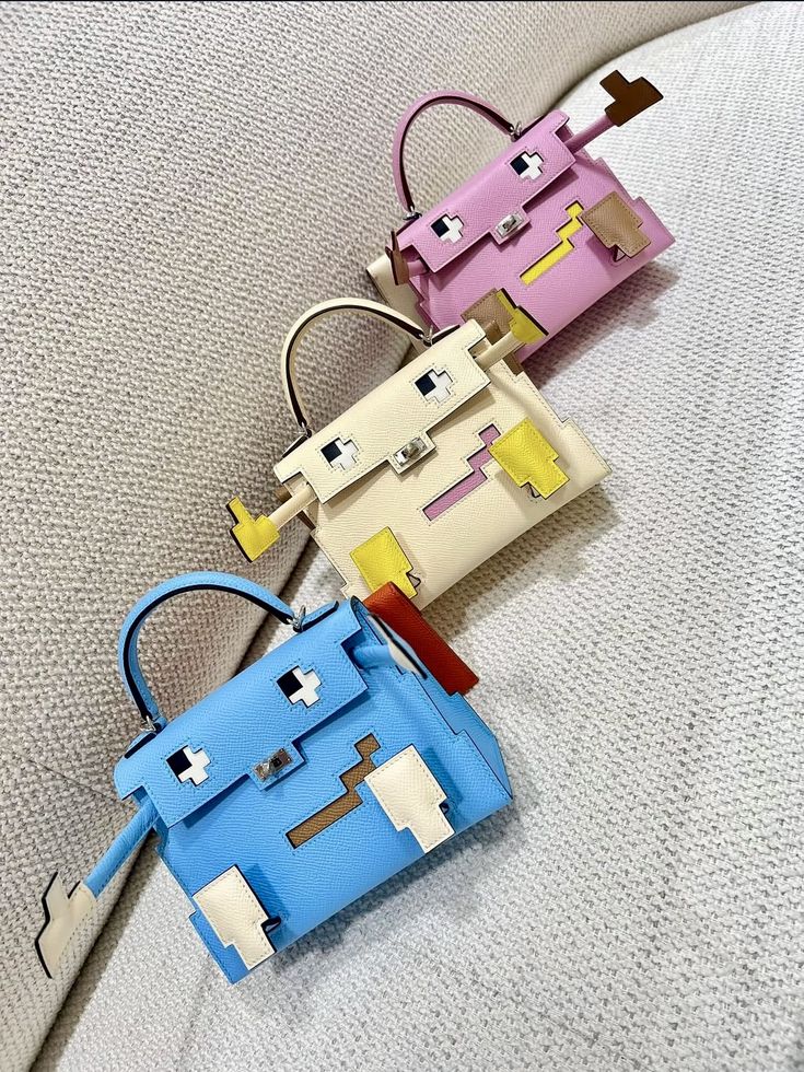 SIGNATURE PIXEL WHITE (PRE-ORDER)