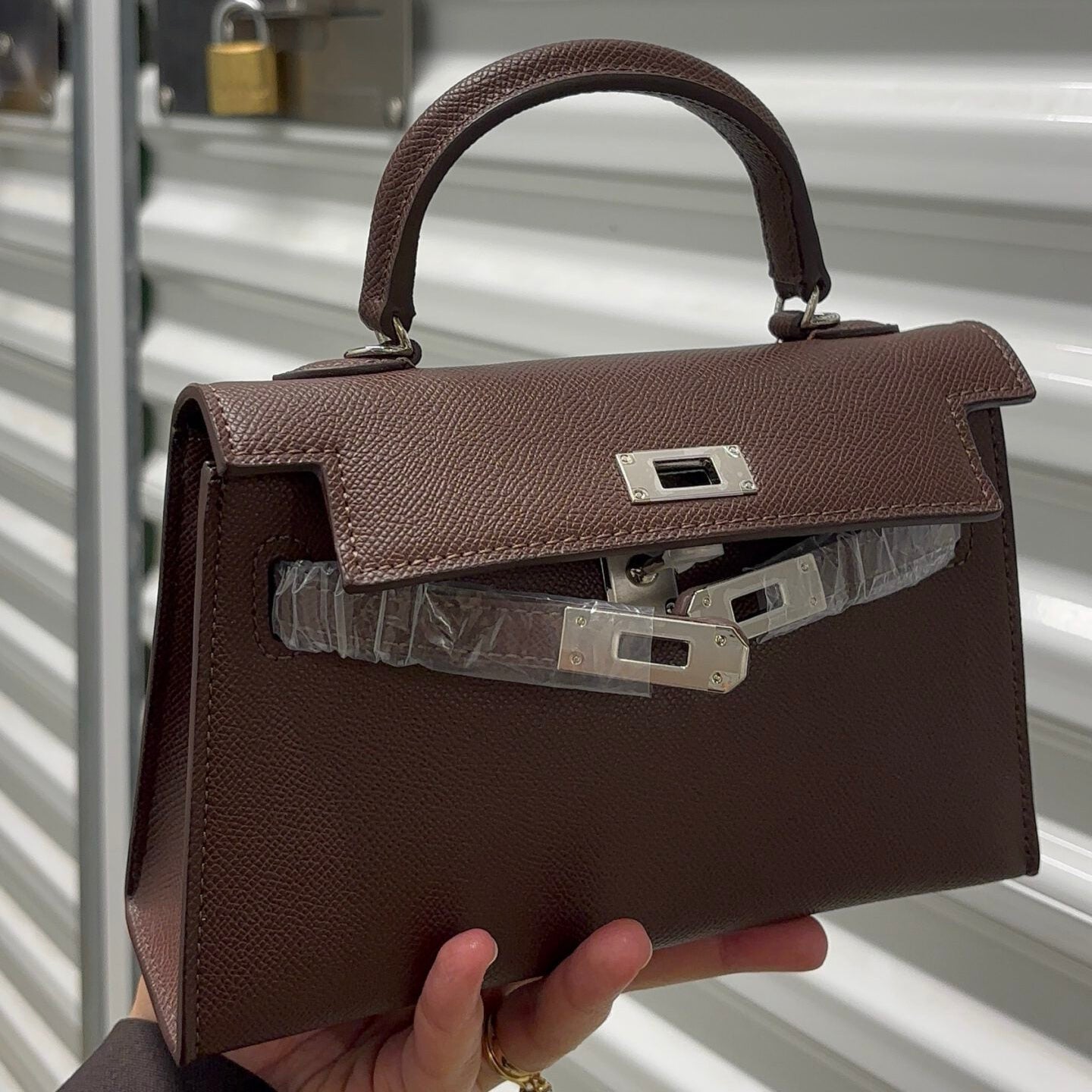 SIGNATURE EBONY BAG